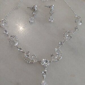 Bridal Pear shape necklace and earring set 18 inch+ silver color